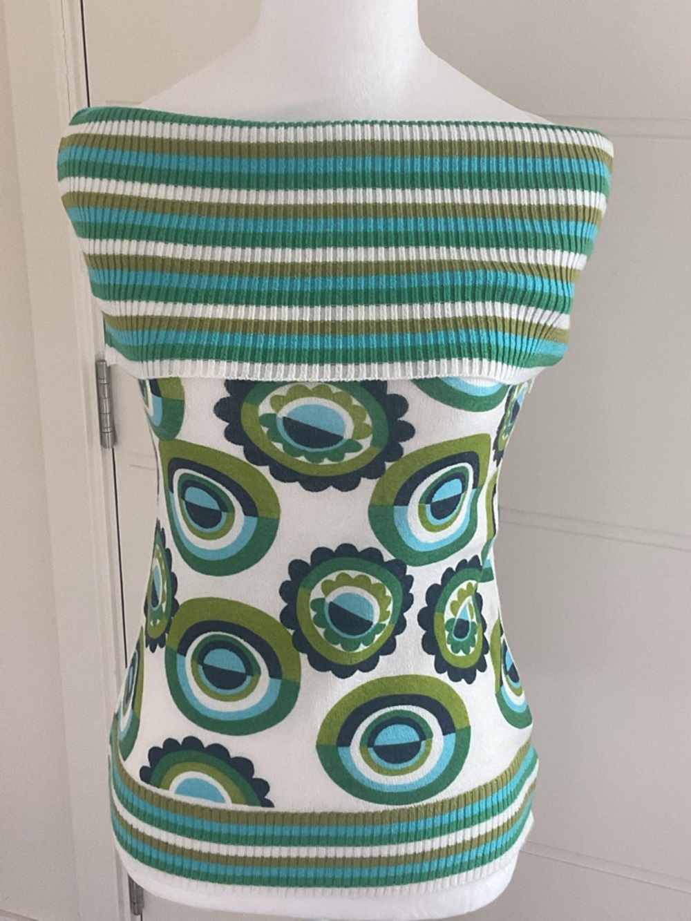 **LEGIT ** Vintage off the shoulder
Made in South Africa Vibrant Knit Top .